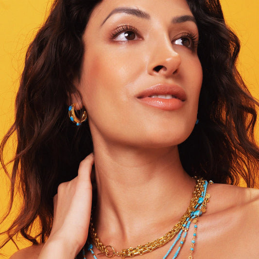 Pequeños aros de turquesa