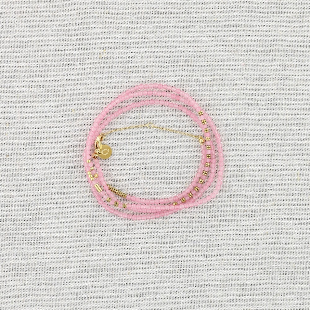 Collar fino de cuentas rosas y doradas