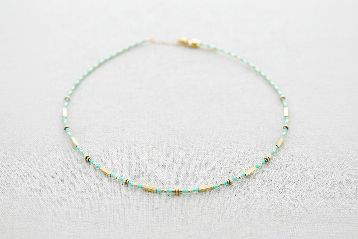 Collier de perles multicolores