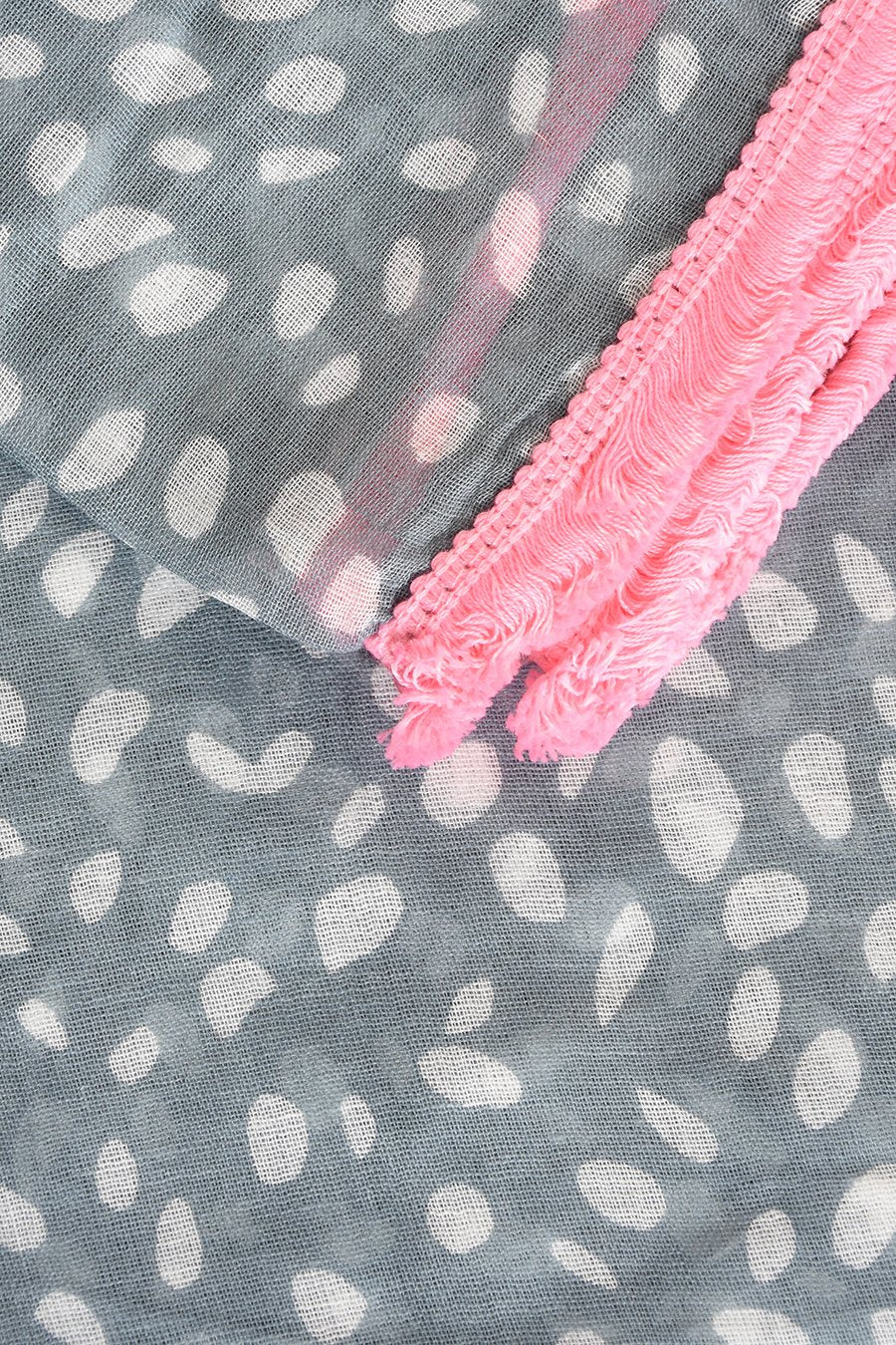 Grey and white spotted scarf with fuchsia fringe trim