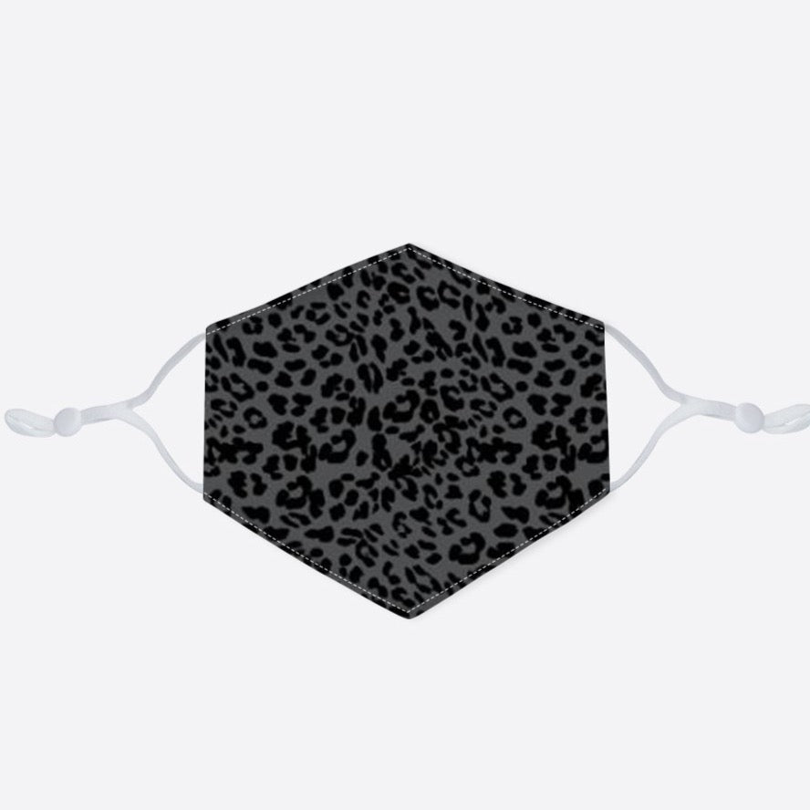 Mascarilla facial con estampado de leopardo color caqui