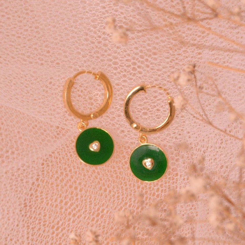Boucles d'oreilles Huggie en émail vert