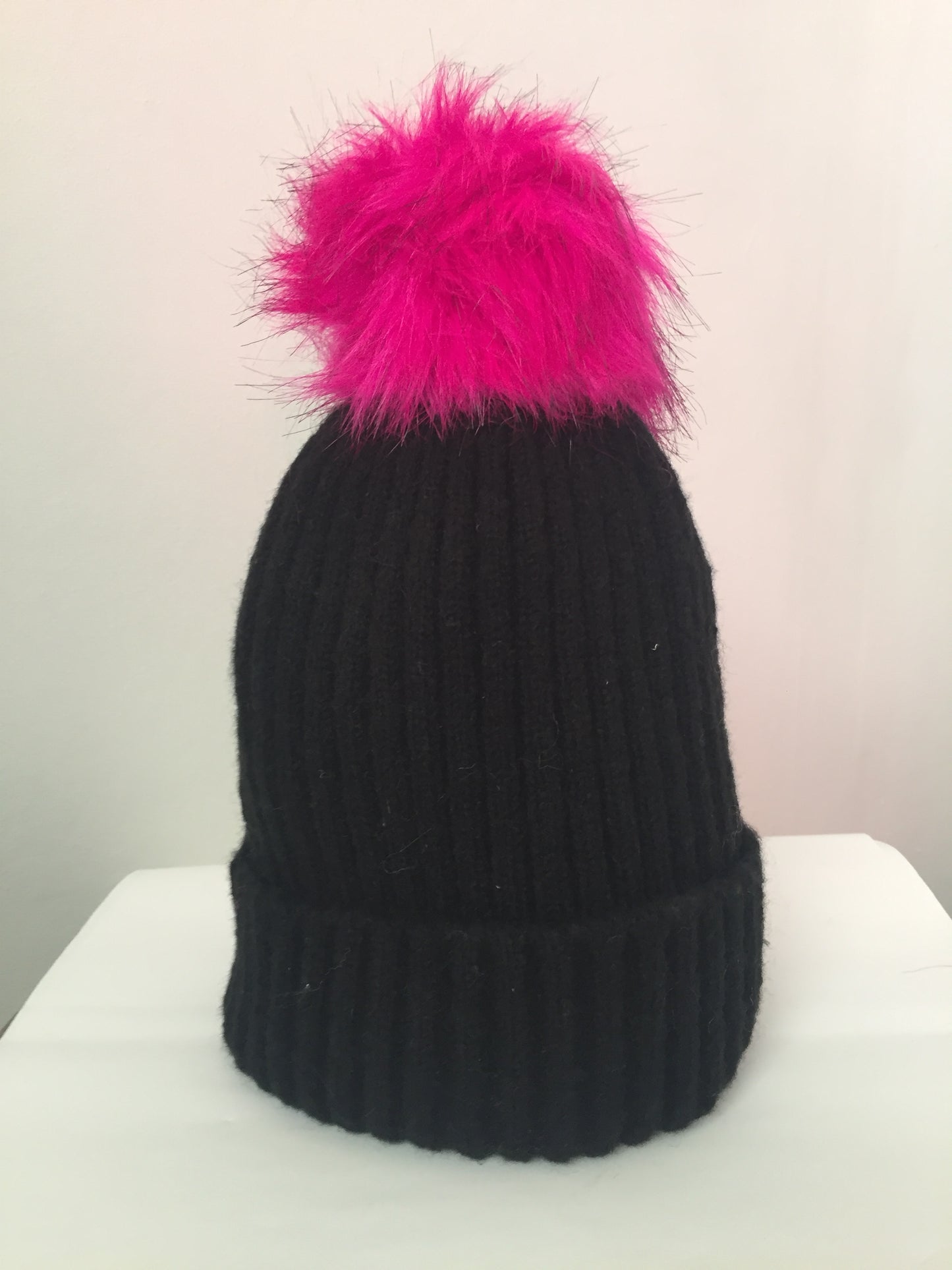 Ribbed PomPom Hat - Black