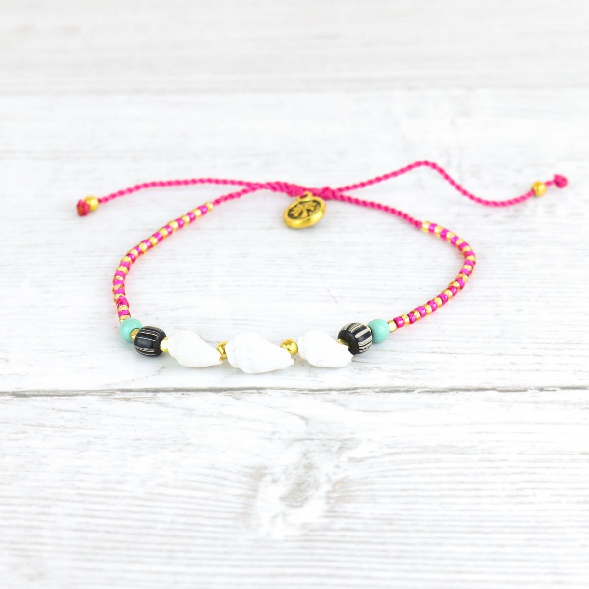 Beaded bracelet with Shells - Pinks