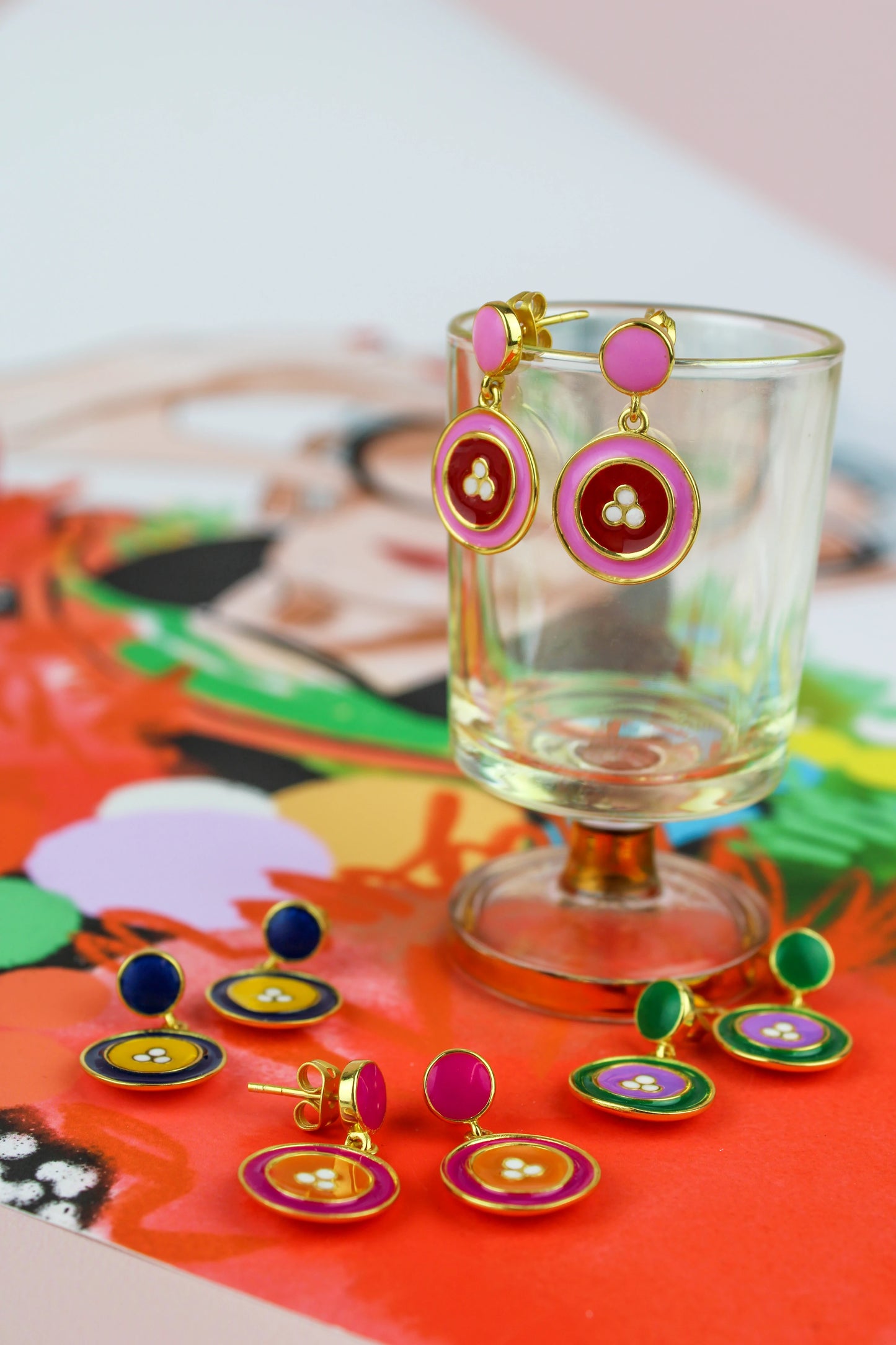 Boucles d'oreilles pendantes à boutons roses