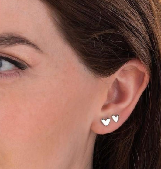 Heart Stud earrings - Silver