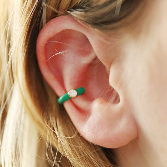 Boucle d'oreille en émail émeraude