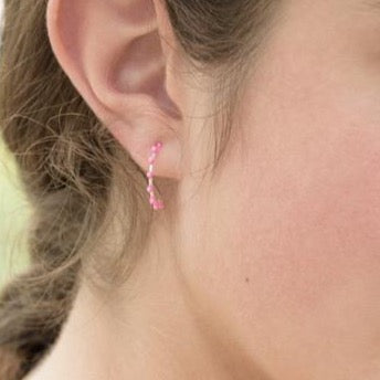 Créoles à pois en émail orange fluo