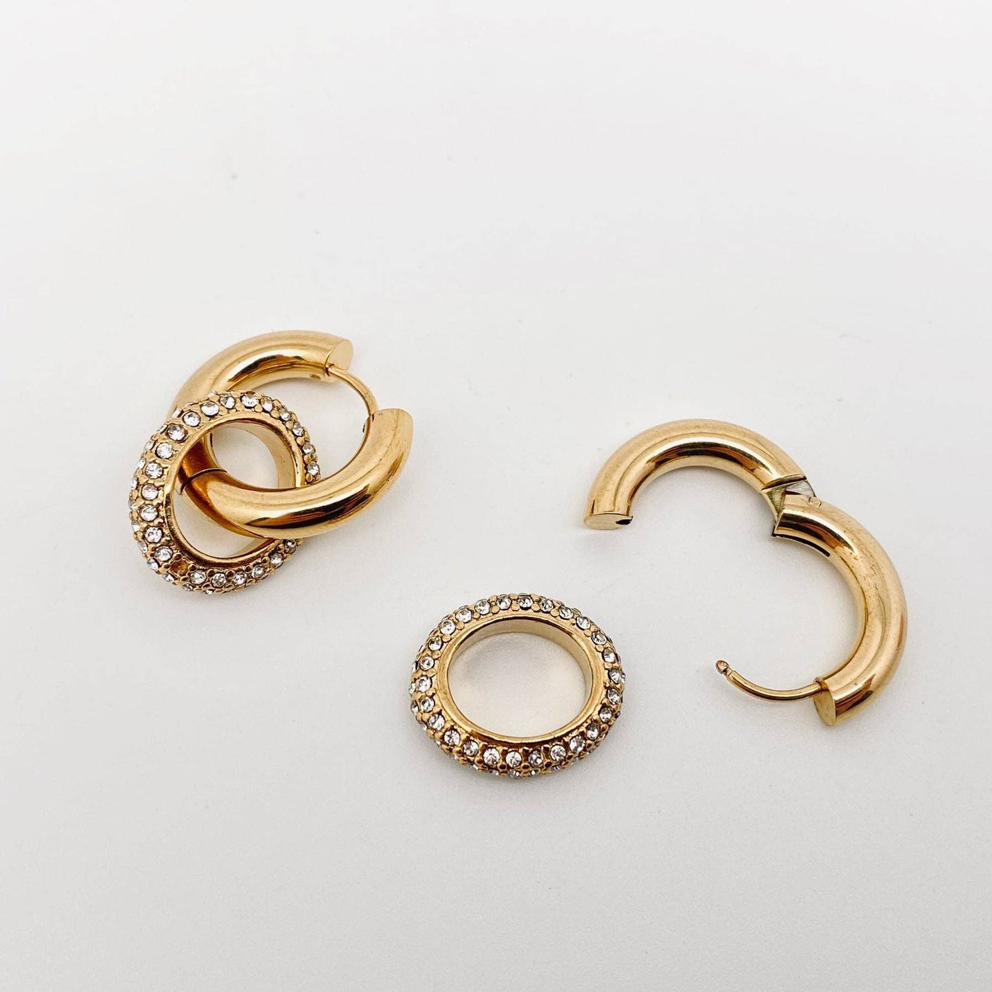 Linked Zirconia Huggies