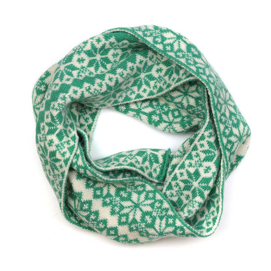 Green and Cream Scandi Starflower Snood