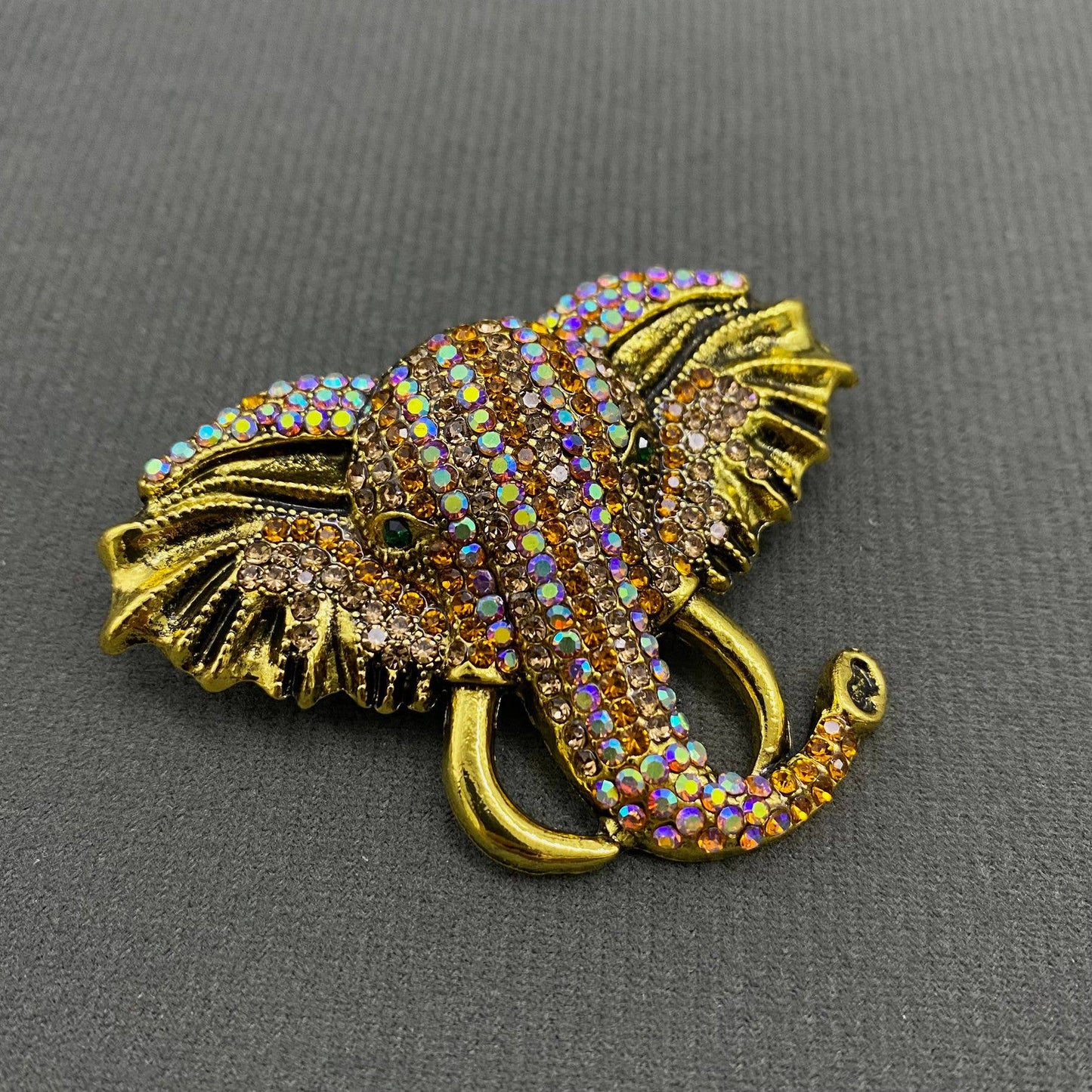 Rhinestone Elephant Brooch: Silver