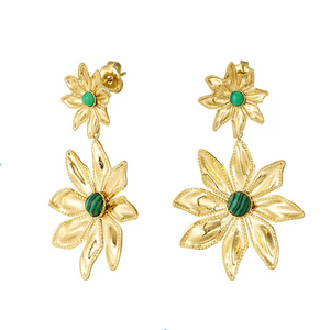 Pendientes de flores doradas y verdes 