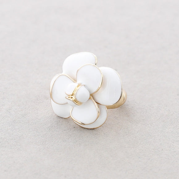 Chunky Flower Ring - White