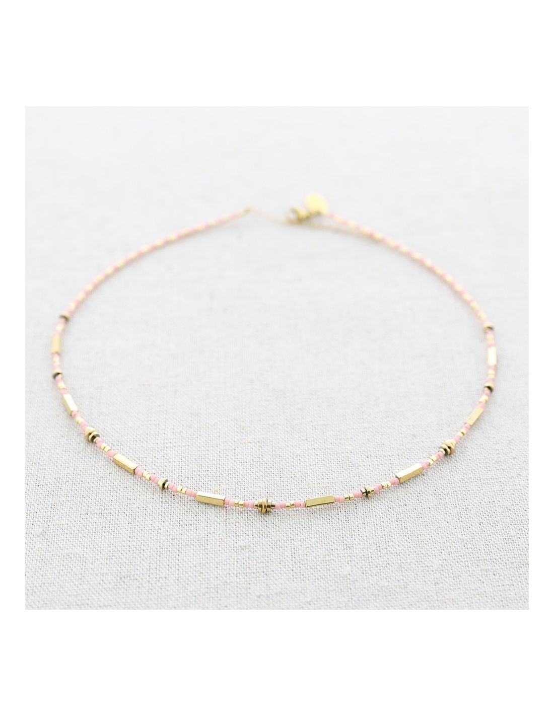 Collier de perles multicolores