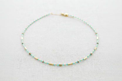 Collier de perles multicolores