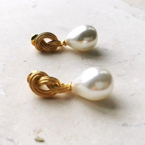 Gold knot and pearl earrings