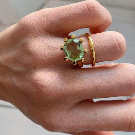 Anillo de garra ovalado verde claro