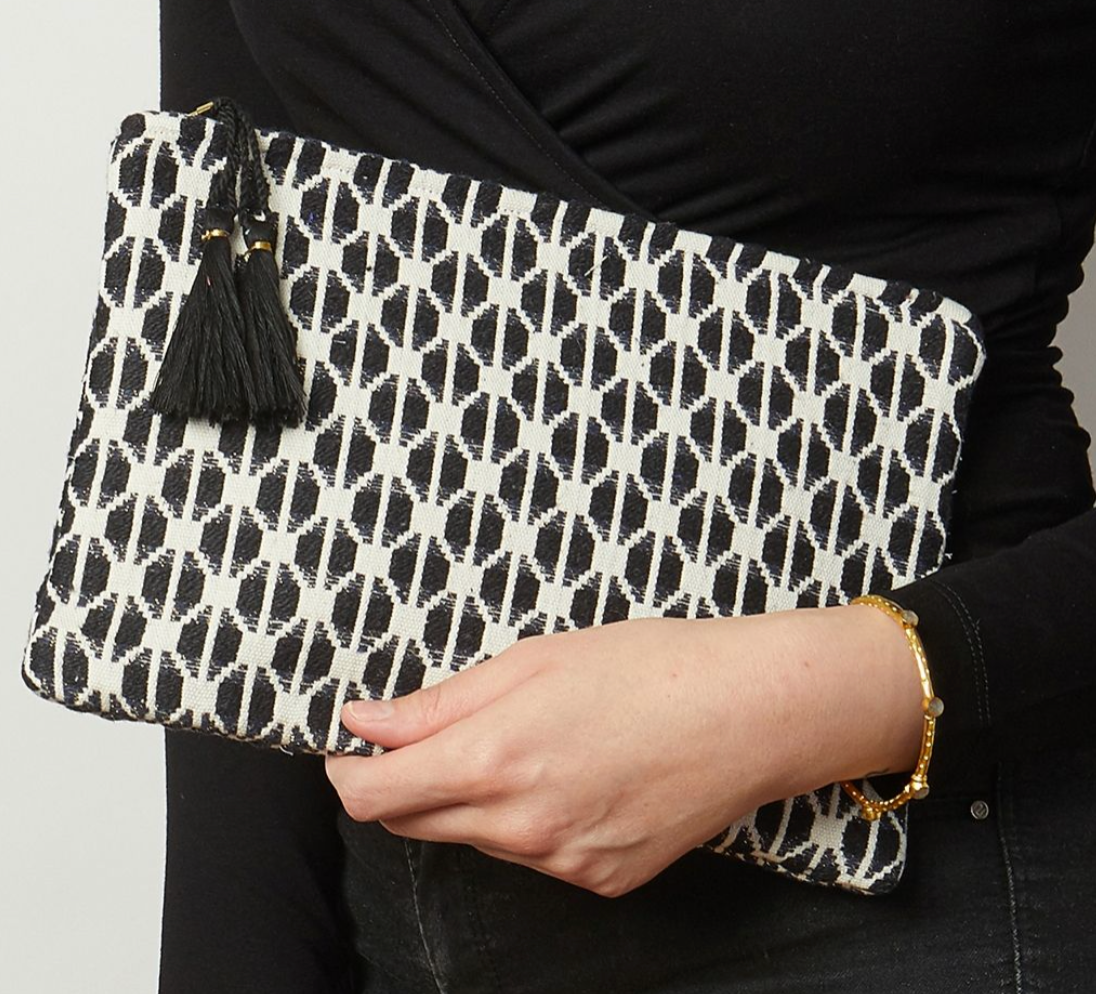 Pochette tissée noire et blanche