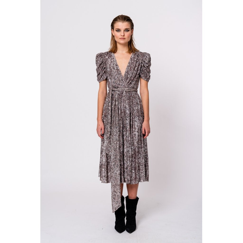 Vestido midi plateado con lentejuelas