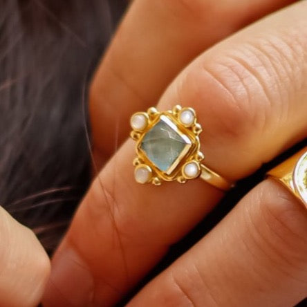 5 stone Ring